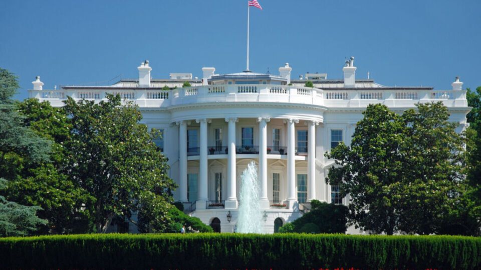 США також шукають способи дозволити Венесуелі розпочати видобувати більше нафти і продавати її на міжнародному ринку