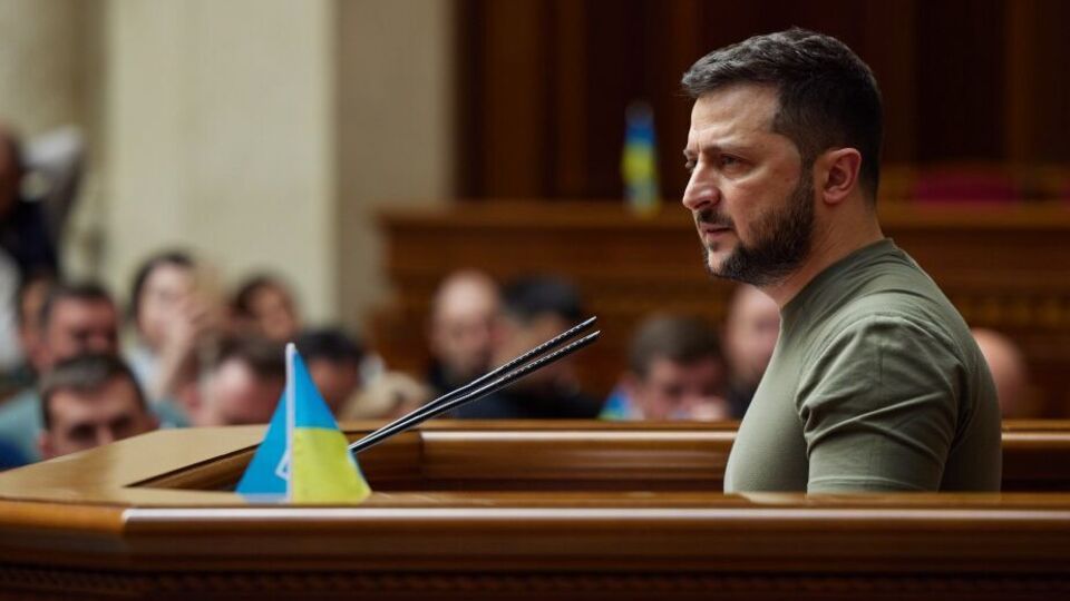 Зеленский предлагает продлить и военное положение, и мобилизацию до 23 августа