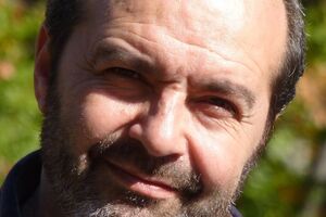 Шендерович: Не треба читати про шепіт і несміливе дихання людям, які гниють і яких знищують у Маріуполі