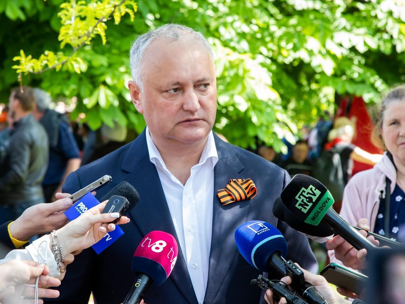 Додон заявив, що оскаржить заборону георгіївських стрічок у суді