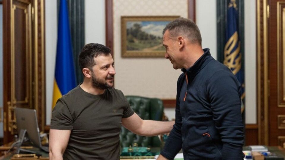 Шевченко (праворуч) розповів, що пройшов шлях від Лондона до Києва, щоб зустрітися особисто із Зеленським