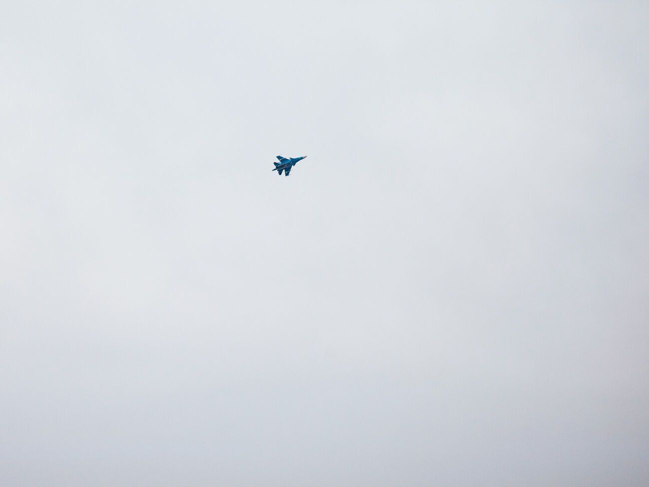 По данным радиоперехвата, пилоты сбитого самолета катапультировались