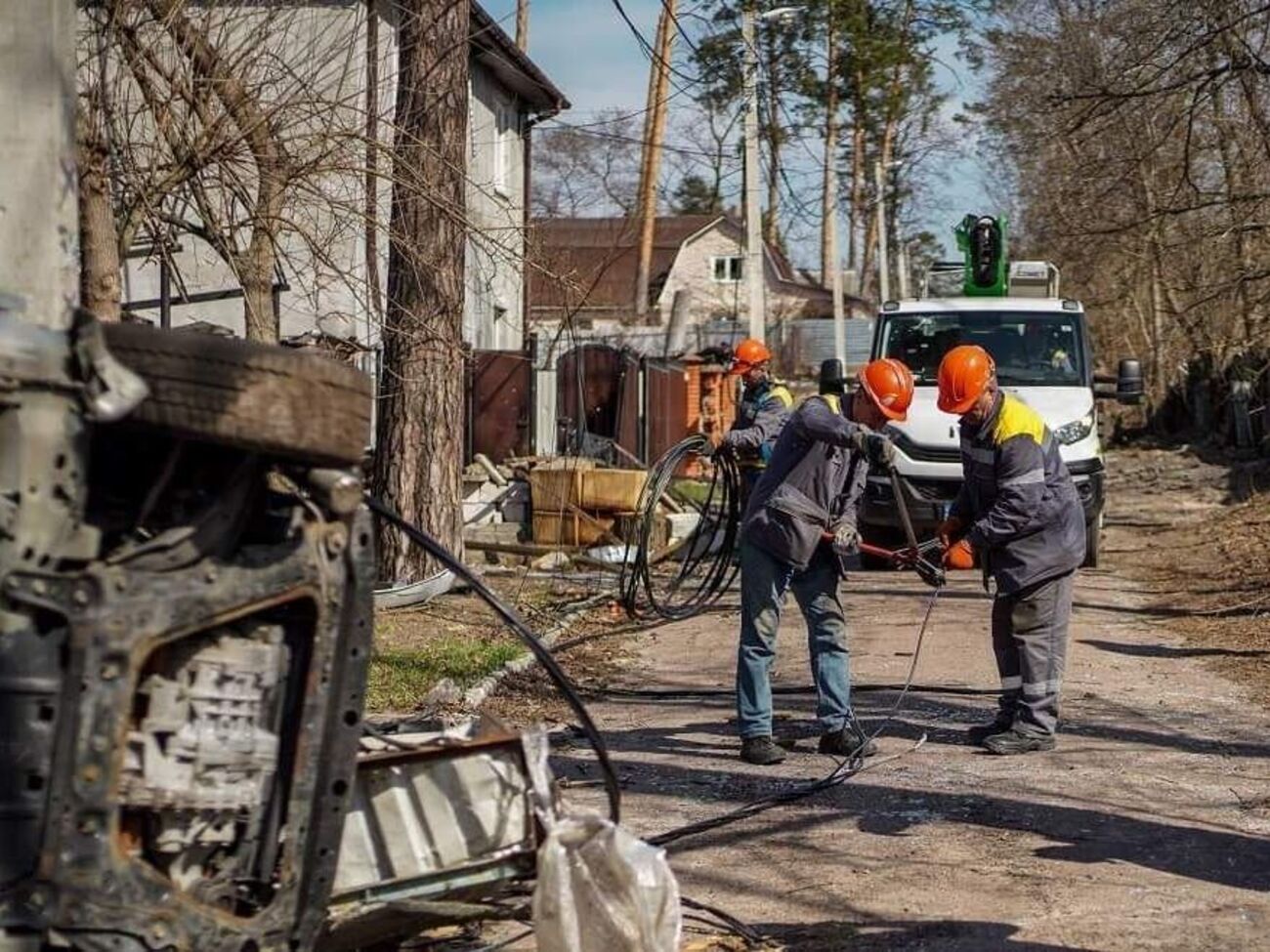 З початку війни енергетики ДТЕК відновили електропостачання для 1,6 млн сімей у п'яти регіонах