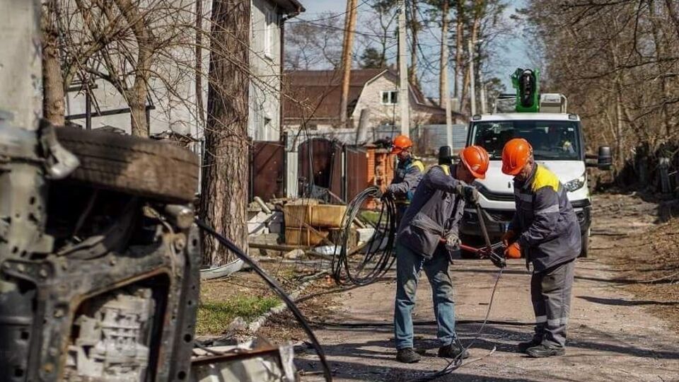 З початку війни енергетики ДТЕК відновили електропостачання для 1,6 млн сімей у п'яти регіонах