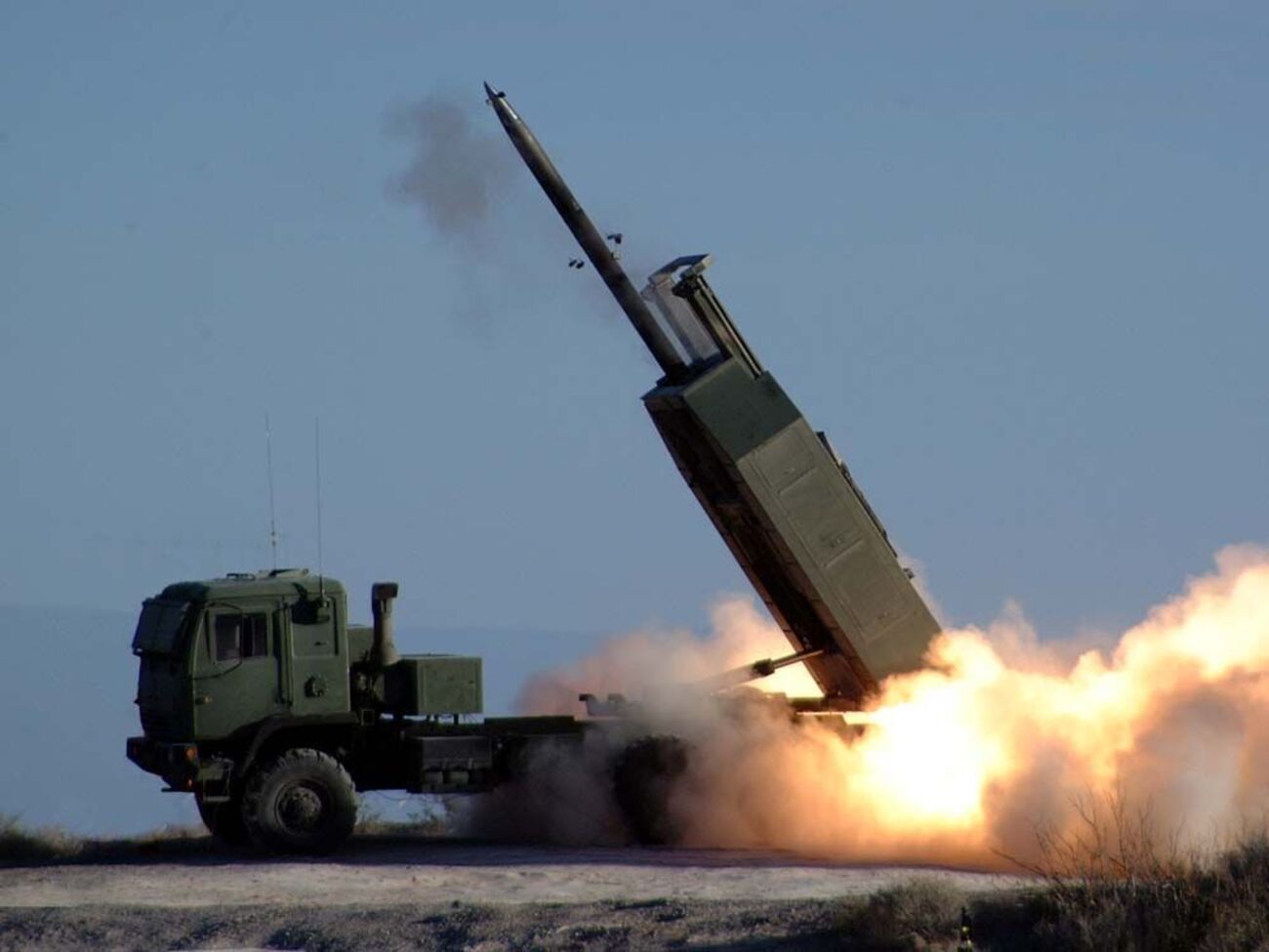 Дальность стрельбы РСЗО M142 HIMARS составляет до 300 км