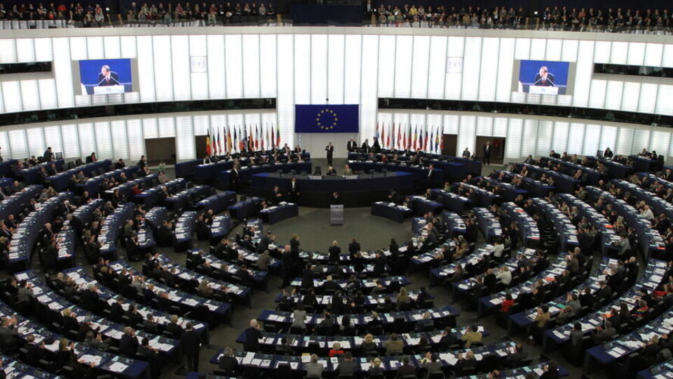 Европарламент призвал привлечь к ответу российских политических лидеров и военачальников, а также их союзников за войну в Украине