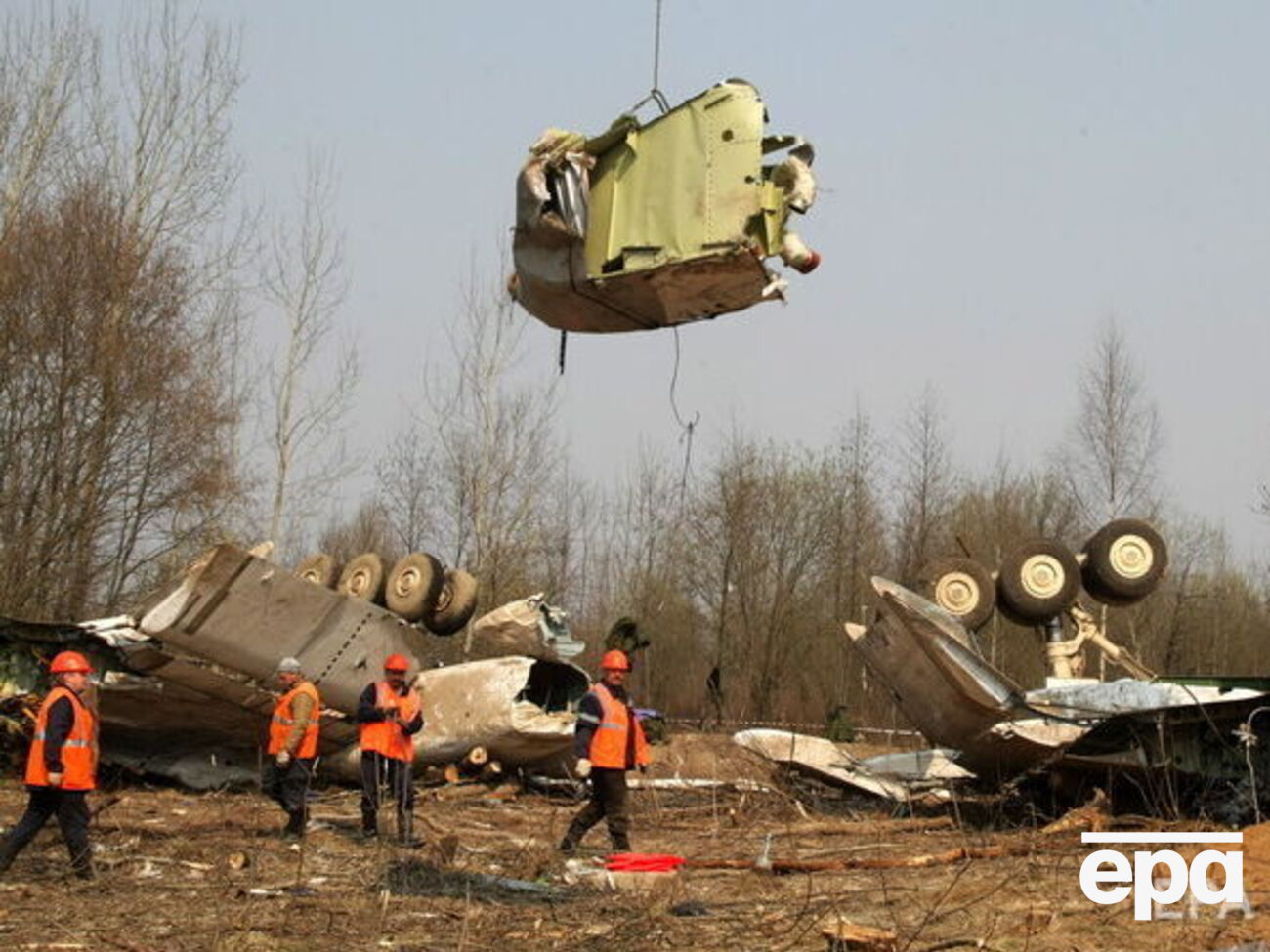Самолет Ту-154, в котором находился президент Польши Качиньский с супругой и 86 членами делегации, разбился под Смоленском 10 апреля 2010 года