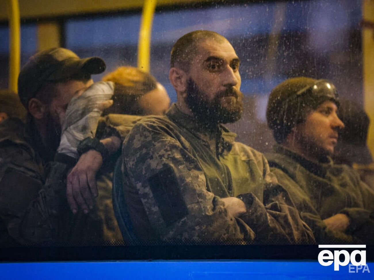 З "Азовсталі" евакуювали частину українських військовослужбовців