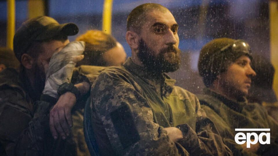 З "Азовсталі" евакуювали частину українських військовослужбовців