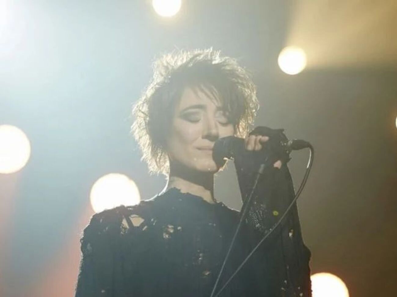 Земфира: В Мариуполе полночь