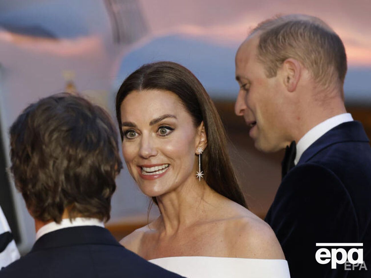 На показе в Лондоне&nbsp;Круз, принц Уильям и его жена Кэтрин вместе прошли по красной дорожке