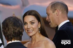 На показе в Лондоне Круз, принц Уильям и его жена Кэтрин вместе прошли по красной дорожке