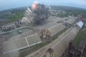 Ракета окупантів влучила в елеватор, зруйнувавши склад із зерном, зазначив Резніченко