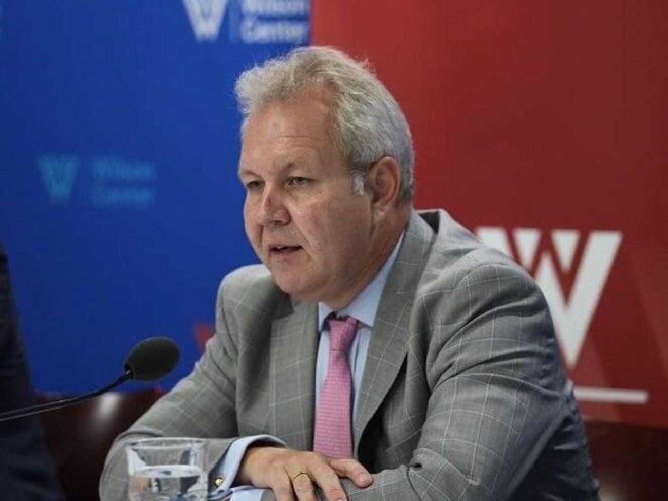 Соловьев, Скабеева, Шейнин – безмозглые клоуны, они озвучивают чужие мысли. Настоящих создателей современной российской идеологии санкции не коснулись