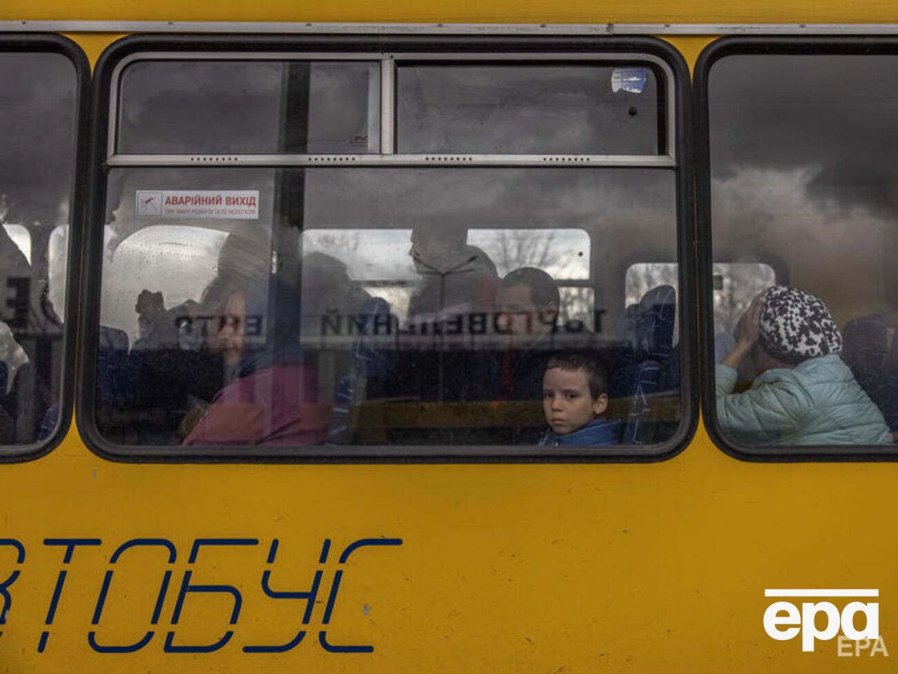 Колонны автобусов из Мариуполя будут следовать через Токмак и Васильевку, отметили в Запорожской ОВА