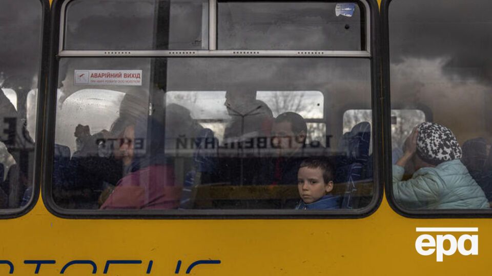 Колони автобусів із Маріуполя прямуватимуть через Токмак та Василівку, зазначили у Запорізькій ОВА