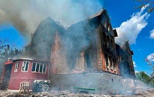 В ОВА сообщили, что огонь полностью уничтожил более чем 100-летний памятник архитектуры