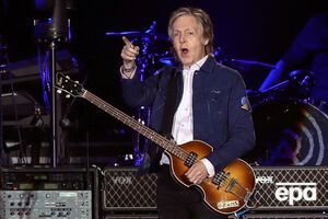 В первые дни после нападения РФ Маккартни выступил в поддержку Украины