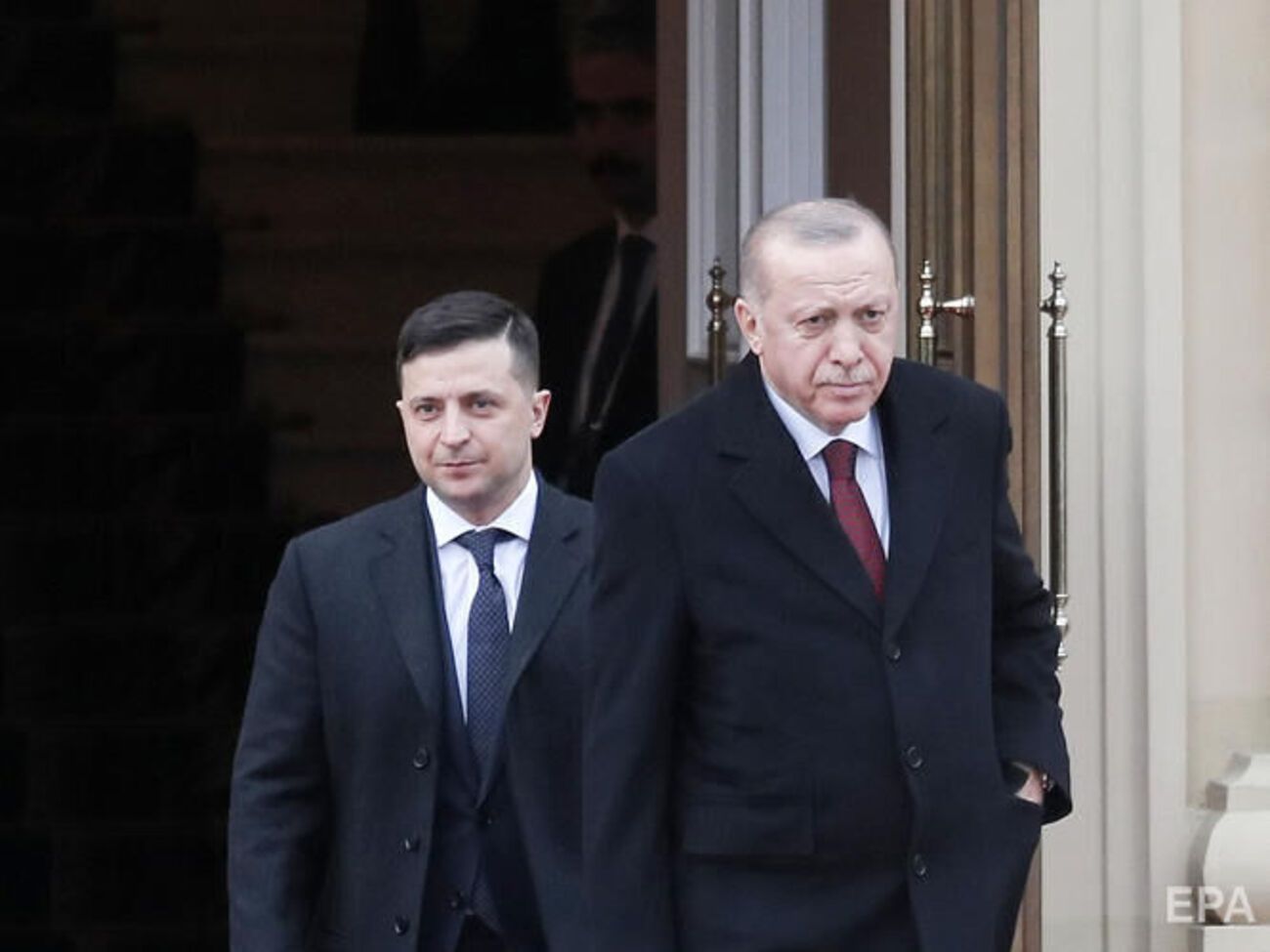 Россияне тратят на курортах Греции и Турции деньги, политые нашей кровью, заявил Зеленский