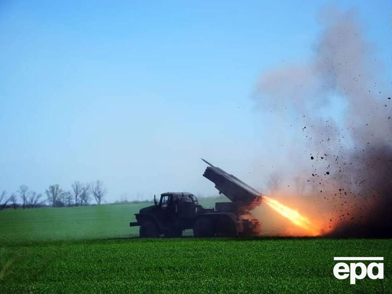Украинские военные регулярно наносят удары по аэродрому под Чернобаевкой