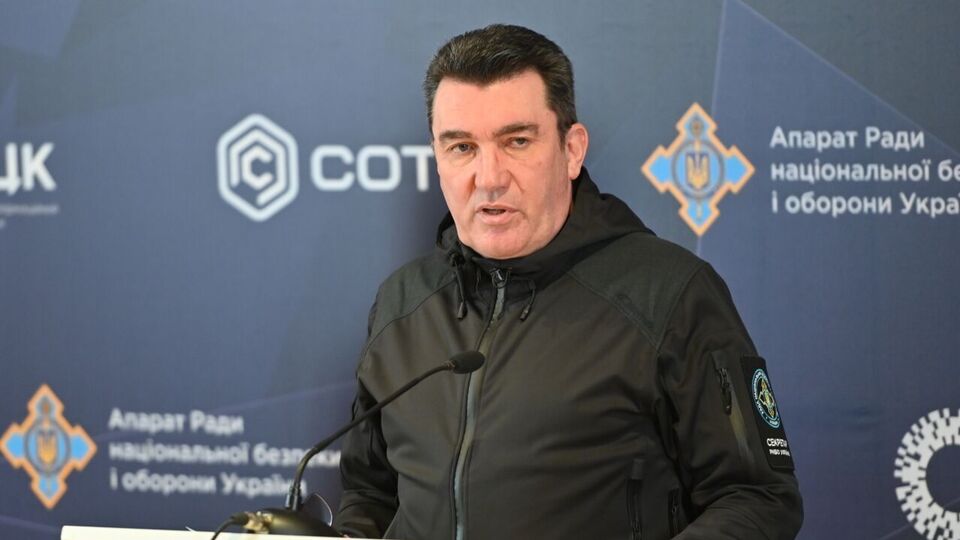 Данілов: Дуже складно зрозуміти, чому саме Одеса, яку вони кажуть, що нібито люблять, нібито для них це рідне місце, – вони починають його потрошечки знищувати