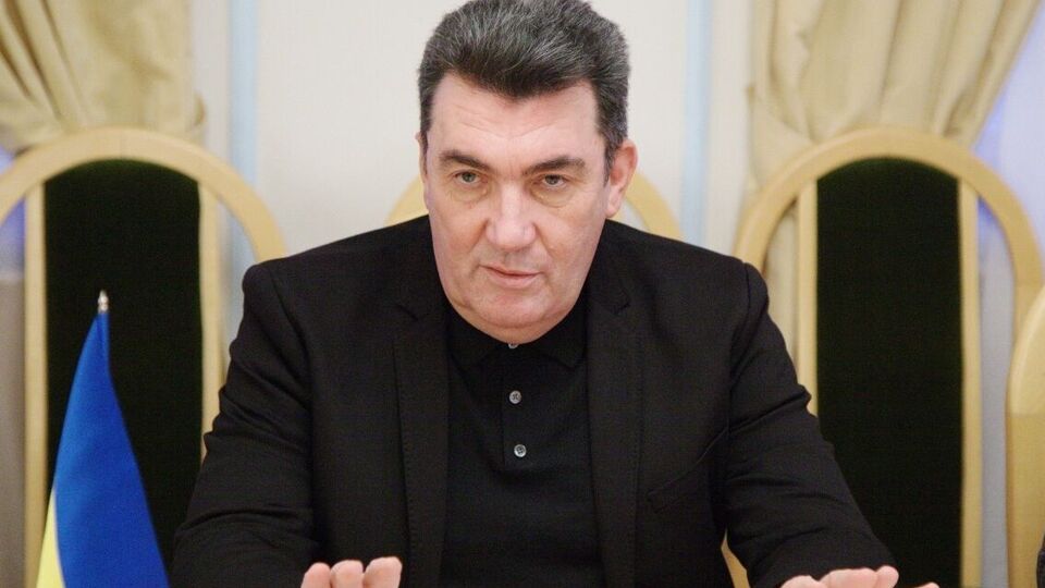 Данилов заявил, что Венгрия считала, что может забрать часть "своей" территории