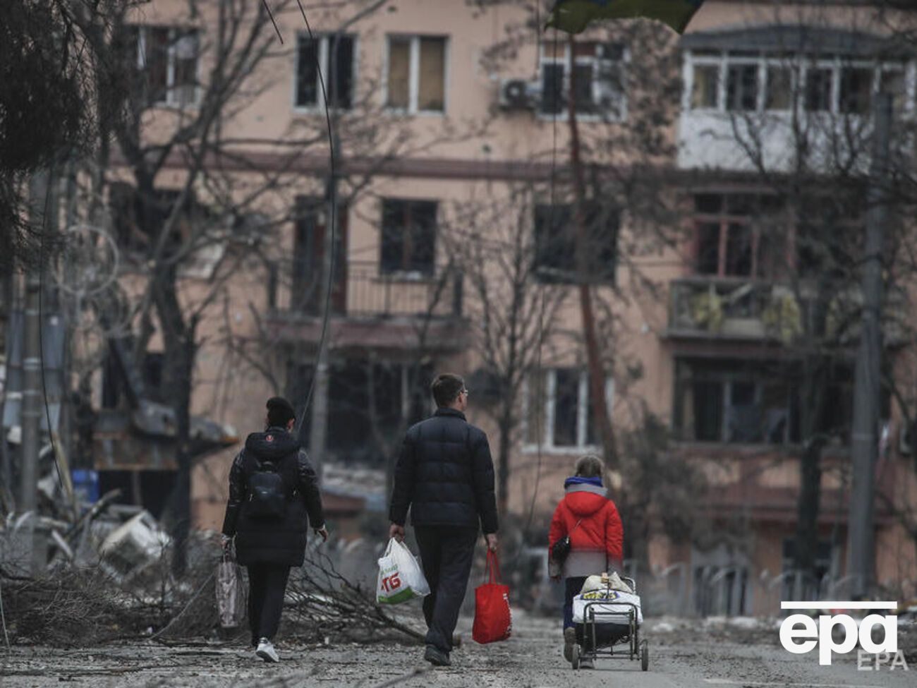 В Мариуполе, по данным властей, остается около 120 тыс. мирных жителей