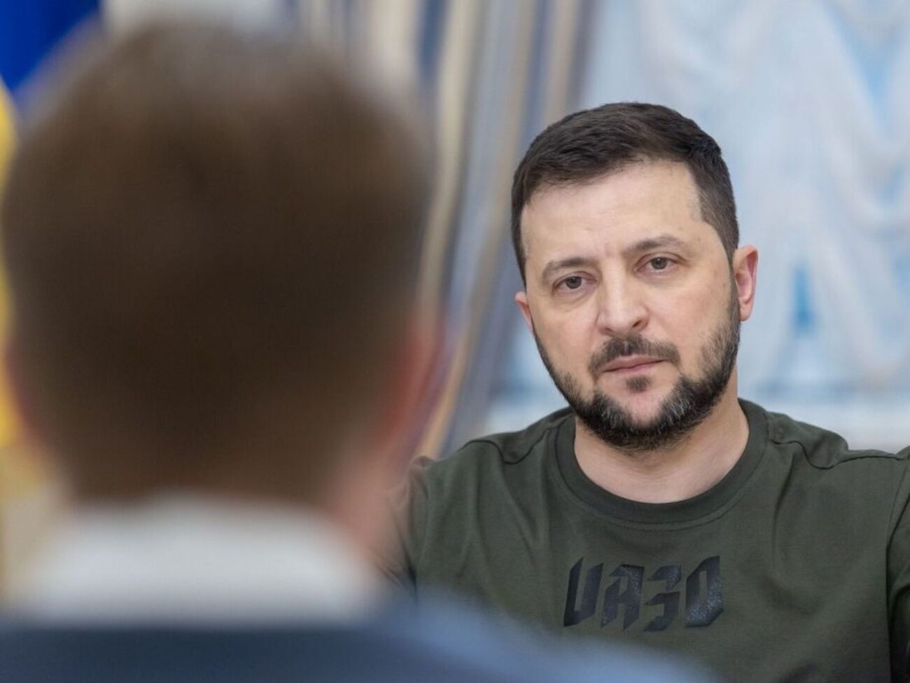 Зеленський про керівництво РФ: Якщо вони посилають своїх громадян умирати десятками тисяч на чужій землі і навіть не забирають тіл убитих, то це не означає, що всі інші схожі на них