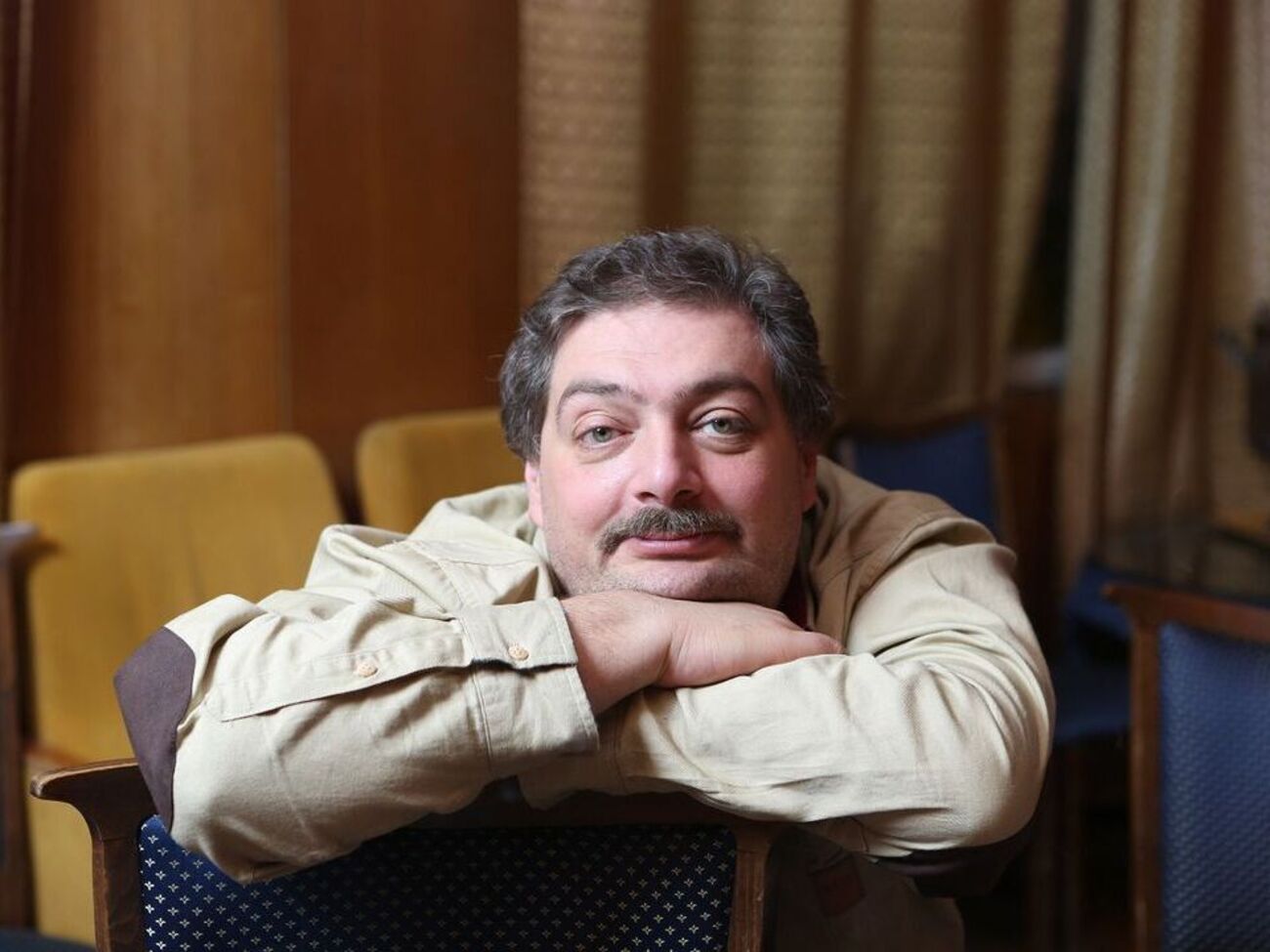 Быков:&nbsp;Моя мечта&nbsp;&ndash; приехать в Украину и принять участие там не в поэтическом вечере, а в элементарной расчистке завалов, просто работать та на восстановлении