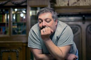 Быков отметил, что в России у него "довольно много дел"