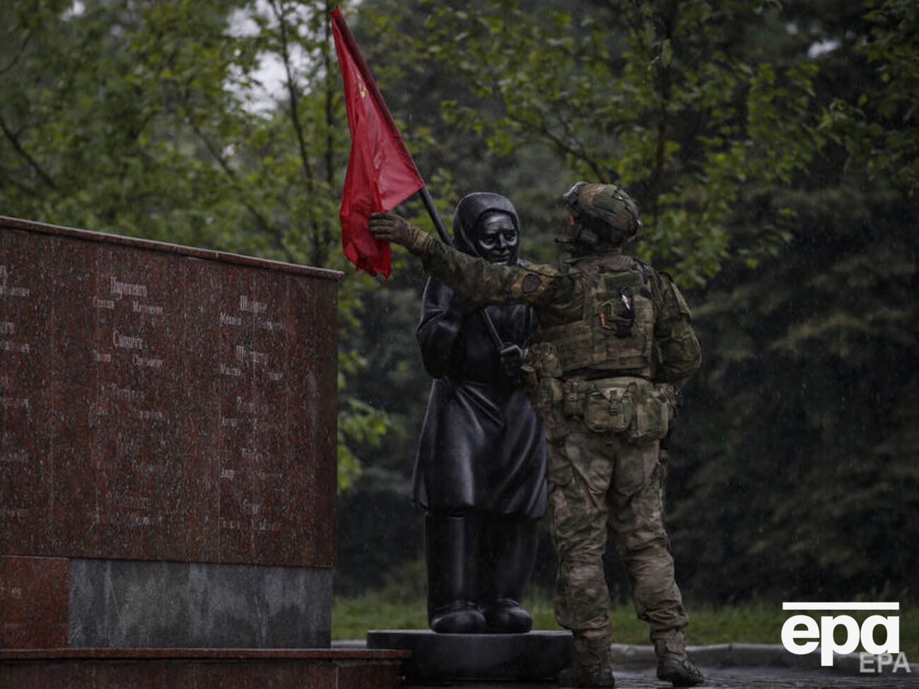 В одному з перехоплених правоохоронцями розмов окупант просить дружину посприяти доправленню наркотиків до місць бойових дій