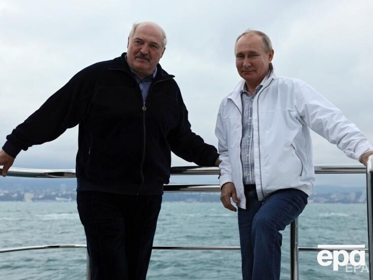 Лукашенко (ліворуч) закликав інші країни приєднатися до них та дістати "серйозний ефект"