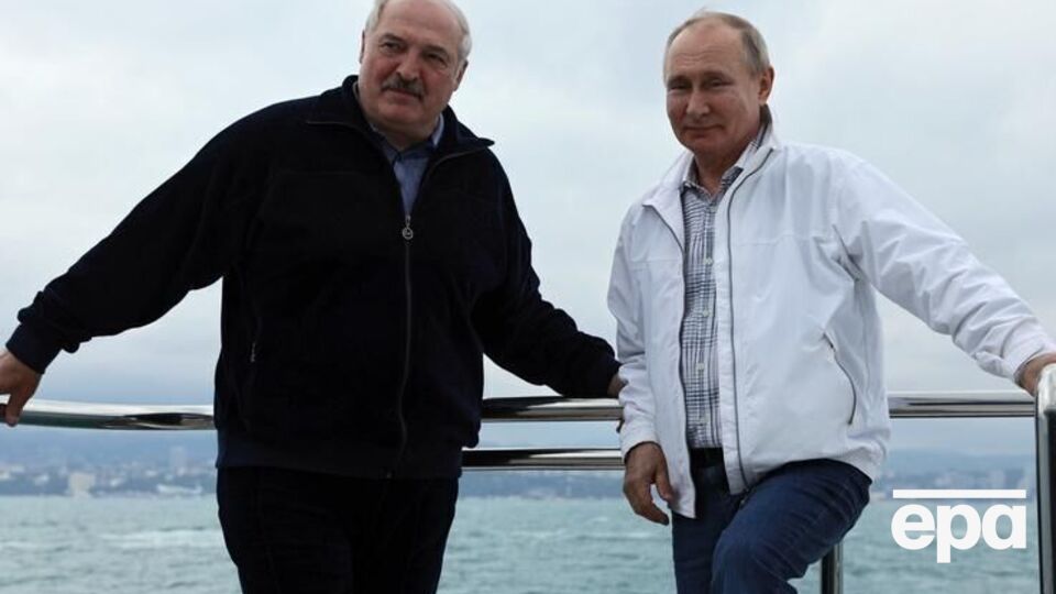 Лукашенко (ліворуч) закликав інші країни приєднатися до них та дістати "серйозний ефект"