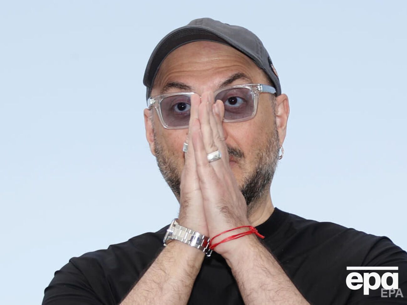 Серебренников заявил, что помогает семьям российских оккупантов