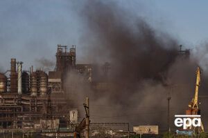 Зеленский сообщил, что украинские летчики доставляли на "Азовсталь" еду, воду и оружие, понимая, что могут погибнуть