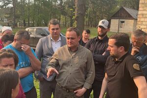 Кулеба (в центре) снова возглавил Киевскую ОВА
