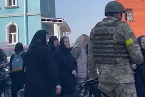 Правоохранители уговорили богослужителей выехать в более безопасное место