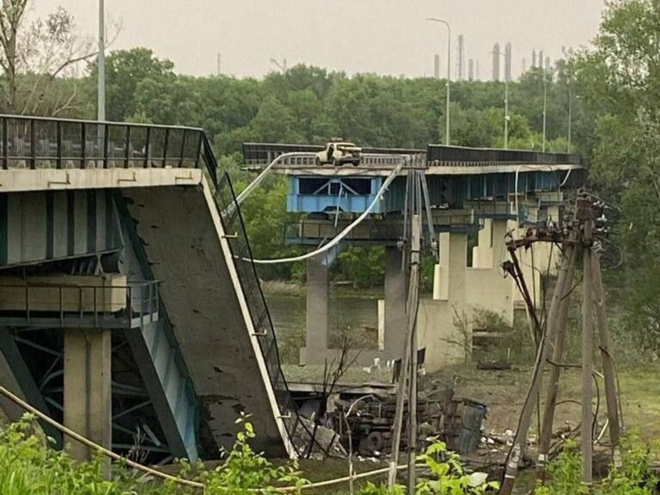 Гайдай показав зруйнований окупантами міст