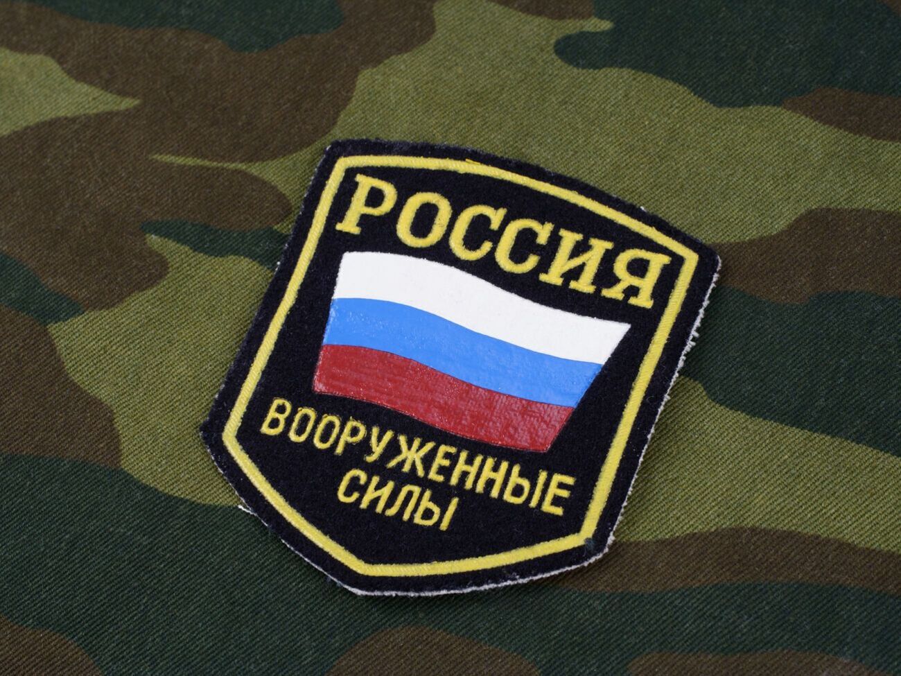 У перехопленій розмові окупант розповідає, що за гроші, отримані за поранення, купив автомобіль