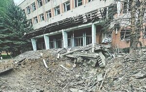 Росіяни й далі обстрілюють з артилерії та авіації мирні житлові квартали Донбасу