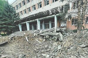 Россияне продолжают обстреливать из артиллерии и авиации мирные жилые кварталы Донбасса
