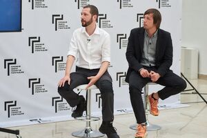 Чернов (ліворуч) і Малолєтка (праворуч) були єдиними представниками міжнародних ЗМІ в оточеному Маріуполі