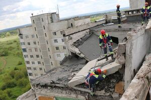 Харківські рятувальники вже розібрали завали на 98 локаціях