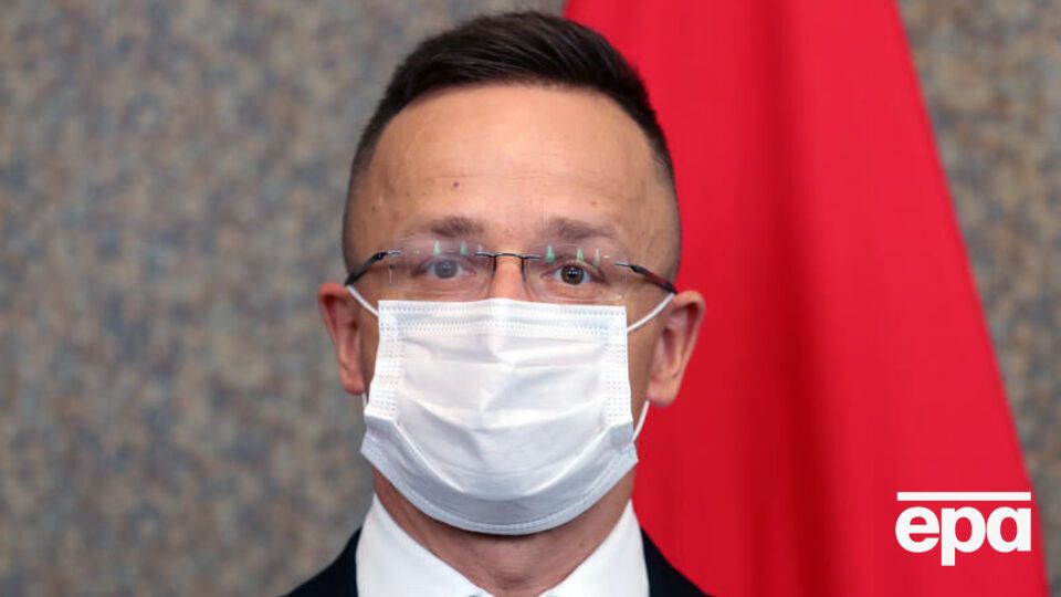 За словами Сіярто, 65% нафти до Угорщини надходить із Росії