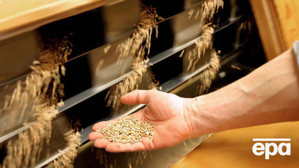 Россия ворует в Украине зерно, а потом вывозит в другие страны, сказал Зеленский