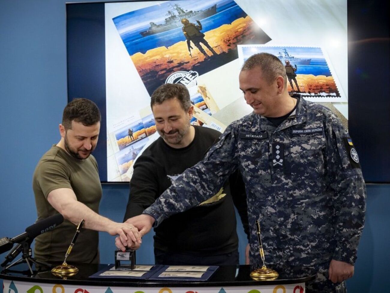 Зеленский, Смелянский и Неижпапа погасили новую марку