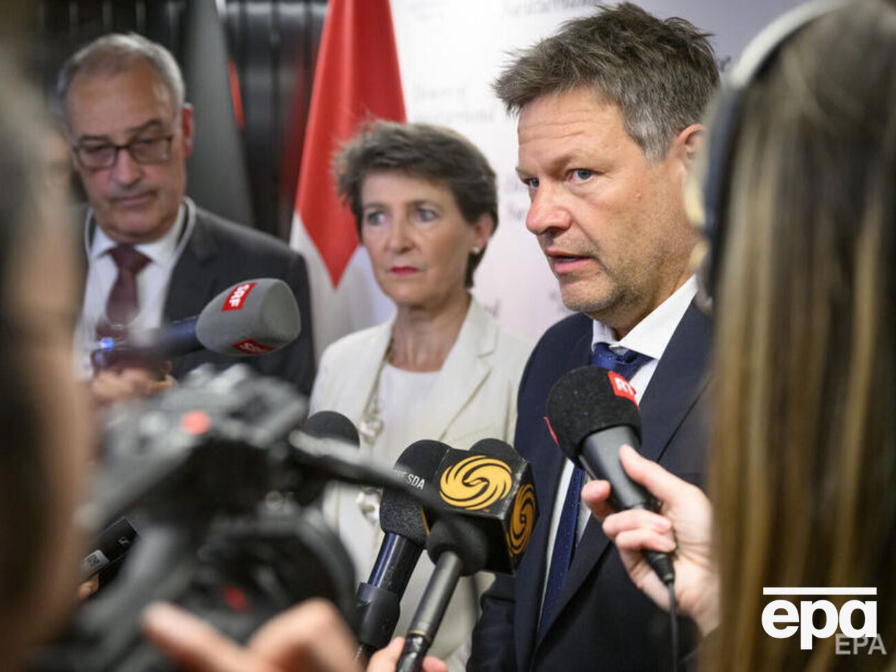 Хабек выразил разочарование тем, что страны Евросоюза до сих пор еще не согласовали запланированное эмбарго