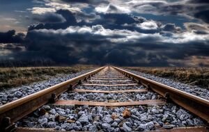 Вследствие ракетного удара железная дорога повреждена