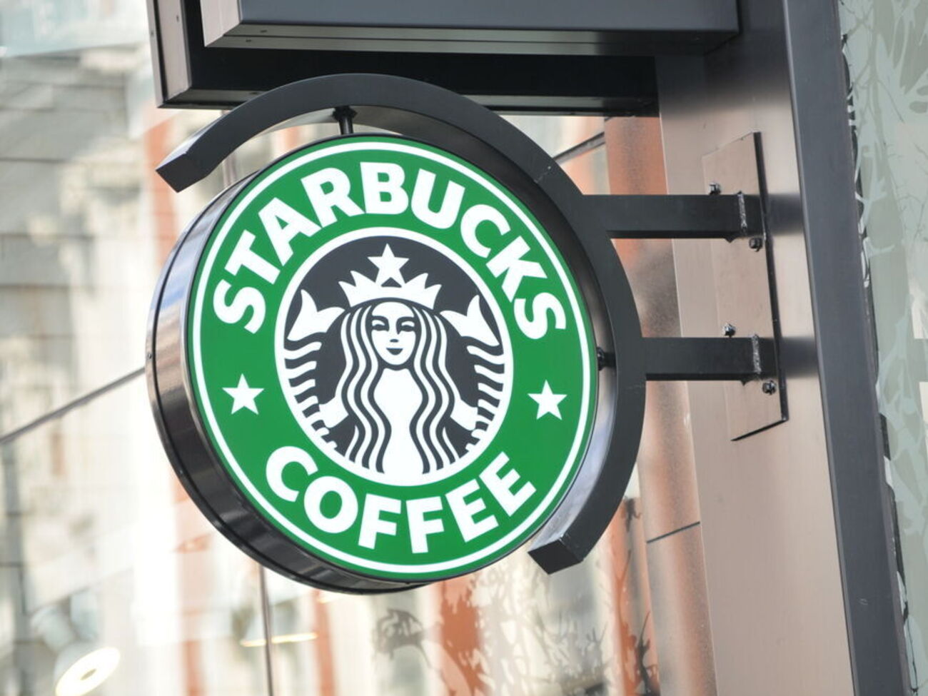 Starbucks зупинив роботу в РФ ще на початку березня