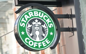 Starbucks зупинив роботу в РФ ще на початку березня